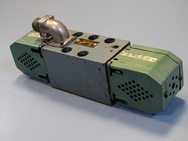 Хидравличен разпределител "Хидравлика" тип 64ПГ 73-12 Hydraulic solenoid valve 220V - снимка 2