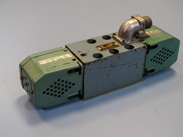 Хидравличен разпределител "Хидравлика" тип 64ПГ 73-12 Hydraulic solenoid valve 220V - снимка 3