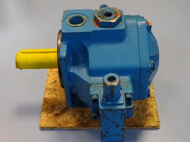 Хидравлична помпа Vickers VVB050R RW12 CBW12 Hydraulic variable vane pump 140Bar - снимка 2