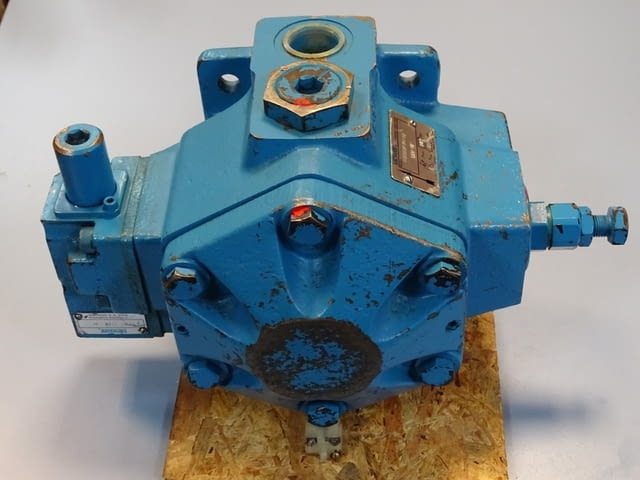 Хидравлична помпа Vickers VVB050R RW12 CBW12 Hydraulic variable vane pump 140Bar - снимка 3
