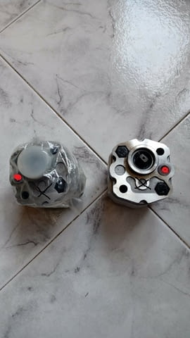 ЕЛЕКТРОМОТОРИ 12 И 24 волта 2-2.2кв. и хидравлични помпи за тях - снимка 4