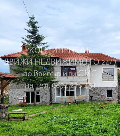 Код.62385. Двуетажна тухлена къща 180м2 с двор 1000м2 и селскостопанска постройка 300м2. Къщата е с - снимка 1