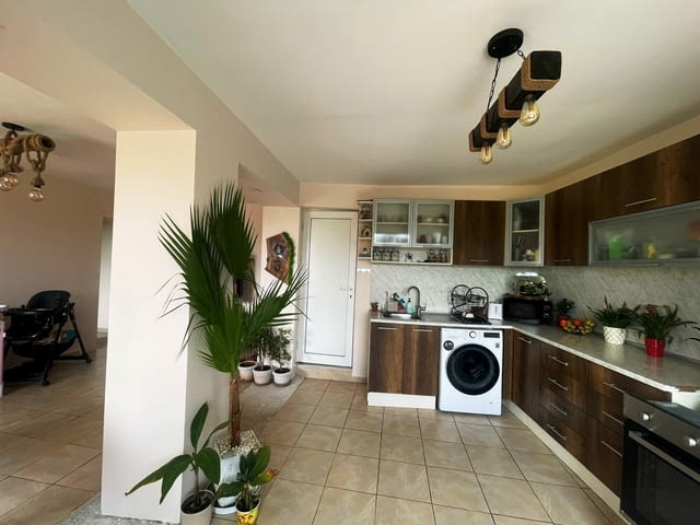 Едноетажна къща 1-етажна, Тухла, 76 м2 - град Русе | Къщи / Вили - снимка 2