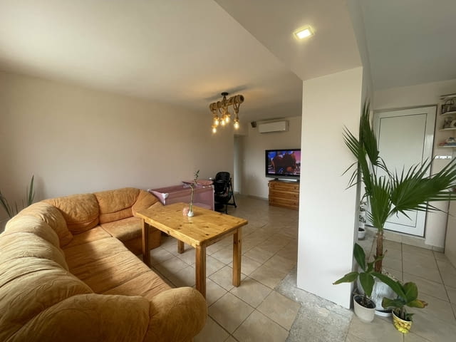 Едноетажна къща 1-етажна, Тухла, 76 м2 - град Русе | Къщи / Вили - снимка 8