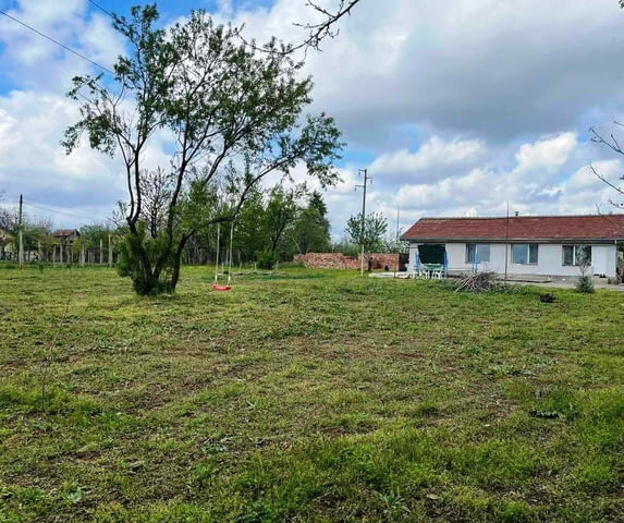 Едноетажна къща 1-етажна, Тухла, 76 м2 - град Русе | Къщи / Вили - снимка 10