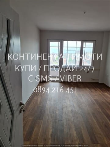 Код 63036. Просторен тристаен монолит 100м2. Състои се от Г- образен коридор, хол, кухня, две спални - снимка 1