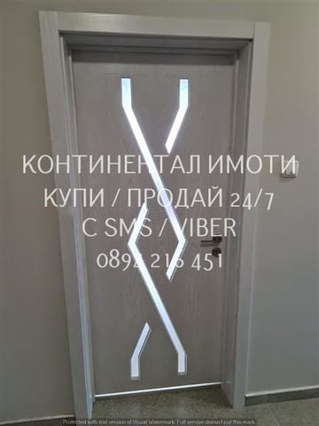 Код 63036. Просторен тристаен монолит 100м2. Състои се от Г- образен коридор, хол, кухня, две спални - снимка 2