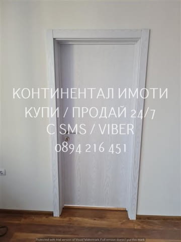 Код 63036. Просторен тристаен монолит 100м2. Състои се от Г- образен коридор, хол, кухня, две спални - снимка 4