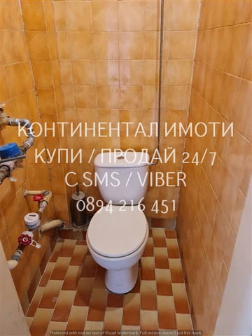 Код 63036. Просторен тристаен монолит 100м2. Състои се от Г- образен коридор, хол, кухня, две спални - снимка 10