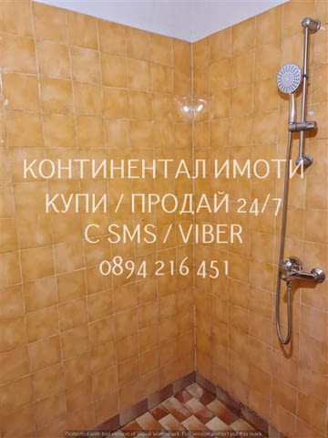 Код 63036. Просторен тристаен монолит 100м2. Състои се от Г- образен коридор, хол, кухня, две спални - снимка 11