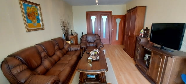 Луксозен тристаен апартамент с разширения в кв. Любен Каравелов, гр. Хасково - снимка 1