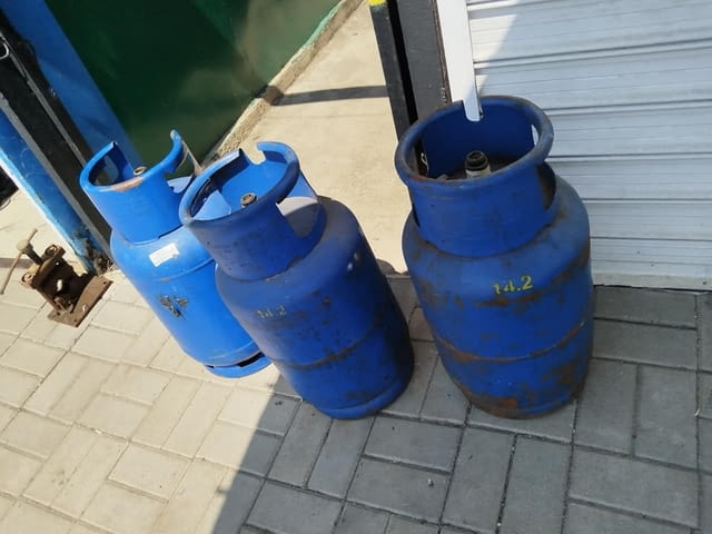 Битови газови бутилки, 27л-употребявани-два броя - град Русе | Други