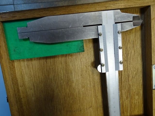 Шублер Mitutoyo 533-405 CN75 0-750mm Vernier Caliper със скосени върхове - снимка 2