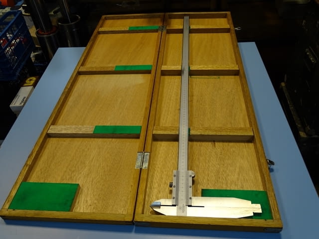 Шублер Mitutoyo 533-405 CN75 0-750mm 0.05mm Vernier Caliper със скосени върхове - снимка 1