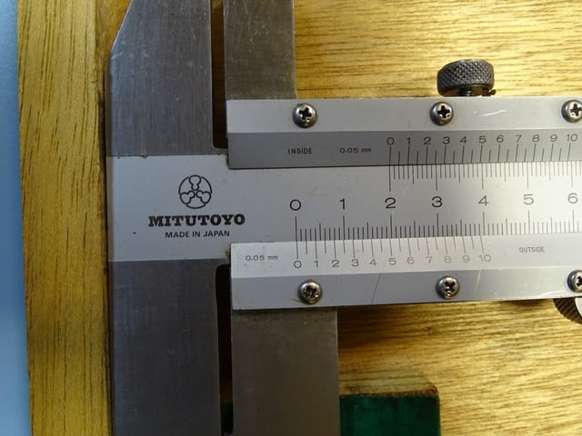 Шублер Mitutoyo 533-405 CN75 0-750mm 0.05mm Vernier Caliper със скосени върхове - снимка 8