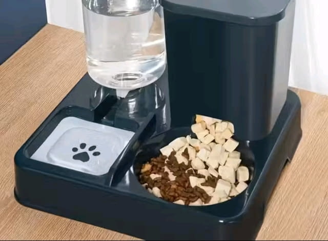 Устройство 2в1 хранилка и поилка - city of Bеlovo | Goods & Accessories - снимка 1