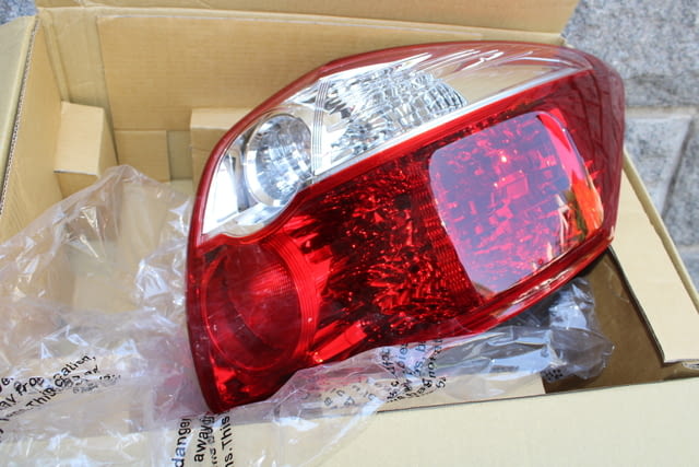 Десен Стоп - Toyota Auris 2010-2012 - НОВ Автомобили - град София | Резервни Части - снимка 3