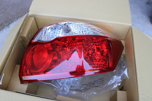 Десен Стоп - Toyota Auris 2010-2012 - НОВ Автомобили - град София | Резервни Части - снимка 8