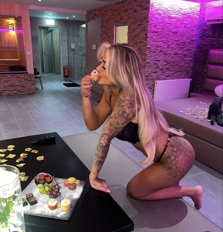 Сочна мокра путка денонощно телефон 090363101 - град Варна | Виртуален Секс - снимка 1