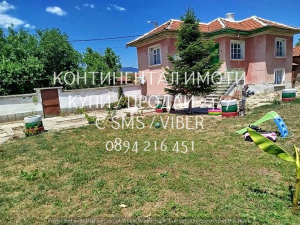 Код 63044. Двуетажна тухлена къща 120м2 с голям двор 2дка. Къщата е след сериозен ремонт, достъпът д - снимка 1