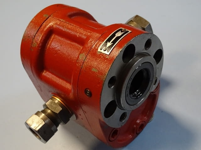 Хидравлична помпа TOS JHZJ 40/76 Hydraulic gear pump 1400min-1 80Bar - снимка 1