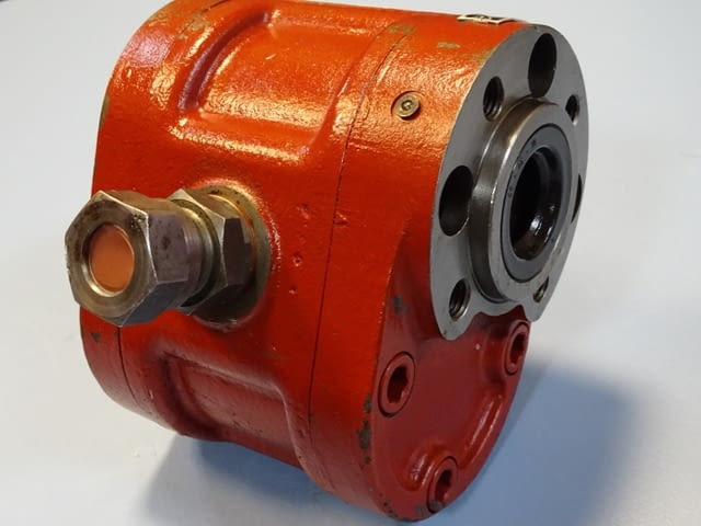 Хидравлична помпа TOS JHZJ 40/76 Hydraulic gear pump 1400min-1 80Bar - снимка 2