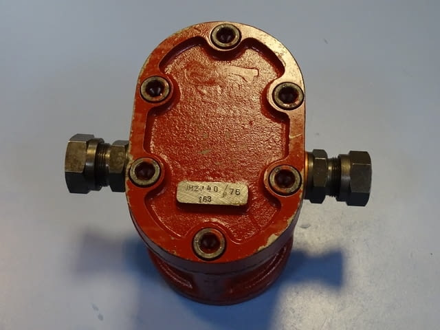 Хидравлична помпа TOS JHZJ 40/76 Hydraulic gear pump 1400min-1 80Bar - снимка 4
