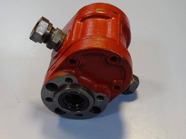 Хидравлична помпа TOS JHZJ 40/76 Hydraulic gear pump 1400min-1 80Bar - снимка 9
