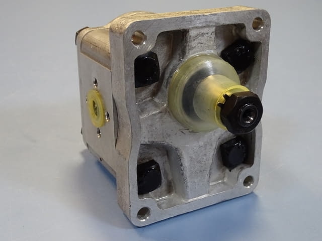 Хидравлична помпа "Хидравлика" C14X 175 Bar 1500 min-1 Hydraulic pump - снимка 9