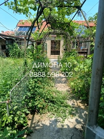 'ДИМОНА 10' ООД продава самостоятелна къща с двор 1-етажна, Тухла, 75 м2 - град Русе | Къщи / Вили - снимка 1