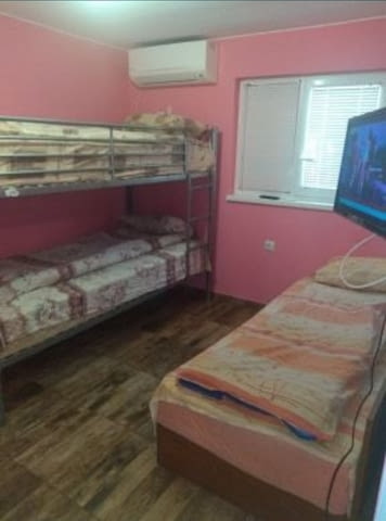 Легла под наем гр. Костинброд, нощувки, стаи под наем за работници - снимка 12