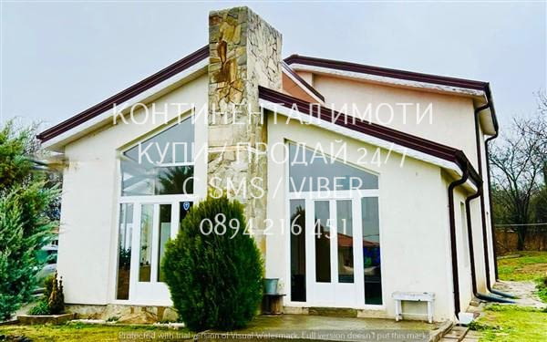 Код 63053. Двуетажна луксозна къща 200м2 с голям двор 2дка. Имотът е разположен в центъра на селото, - снимка 1