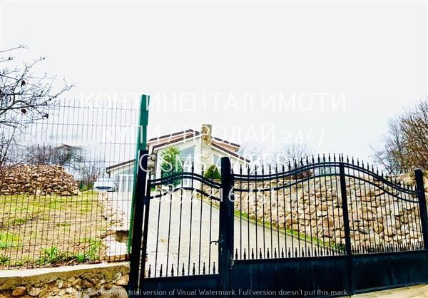 Код 63053. Двуетажна луксозна къща 200м2 с голям двор 2дка. Имотът е разположен в центъра на селото, - снимка 2