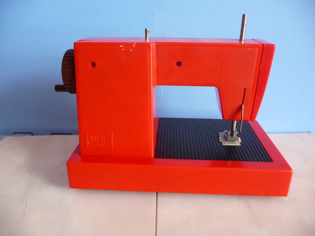 Колекционерска шевна машина Piko Juanita детска гоц шиене, град Радомир | Образователни / Занимателни - снимка 2