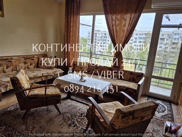 Кодкд 63054. Тристаен стандартен панел 80м2, състоящ се от две спални (едната преходна), хол, отделн - снимка 1