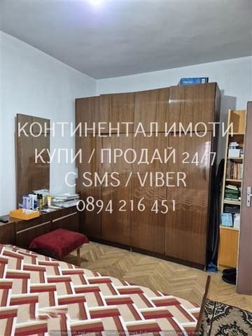 Кодкд 63054. Тристаен стандартен панел 80м2, състоящ се от две спални (едната преходна), хол, отделн - снимка 3