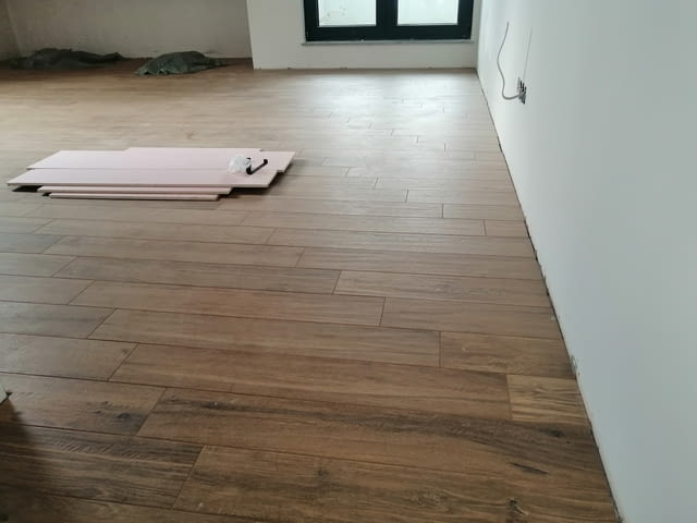 Поставяме гранитогрес, шпакловка и боядисваме с латекс - жилища, стаи, помещения. Сваляме стари тапе - снимка 3