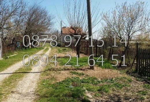 КОДг 12592. Дворното място 1000м2 в селото, в близост до главен път, със сонда за поливане. Имотът е - снимка 2