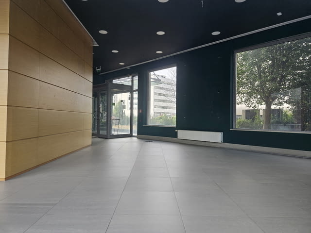 Продава ъглов магазин 240 кв.м. с лице на бул. България., град София | Магазини - снимка 8