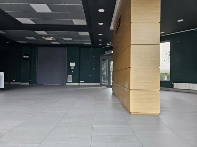 Продава ъглов магазин 240 кв.м. с лице на бул. България., град София | Магазини - снимка 9