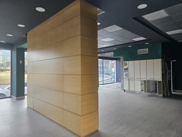 Продава ъглов магазин 240 кв.м. с лице на бул. България., град София | Магазини - снимка 11