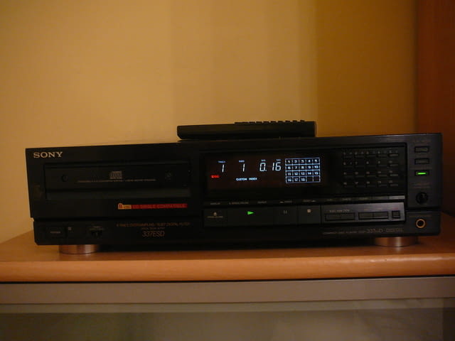 Sony cdp-337esd - град Пазарджик | Ресийвъри / Усилватели - снимка 1