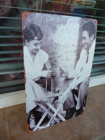 Метална табела Филм Грегъри Пек Одри Хепбърн играят карти романтика класика - снимка 2