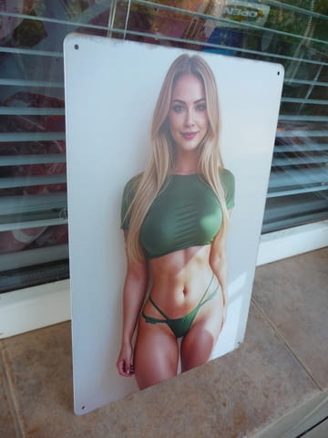 Метална табела еротика блондинка в зелено секси красива бельо изрязано - снимка 2