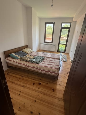 Просторна къща с 4 дка двор в село Голям Дол, област Стара Загора - снимка 2