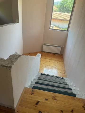 Просторна къща с 4 дка двор в село Голям Дол, област Стара Загора - снимка 3