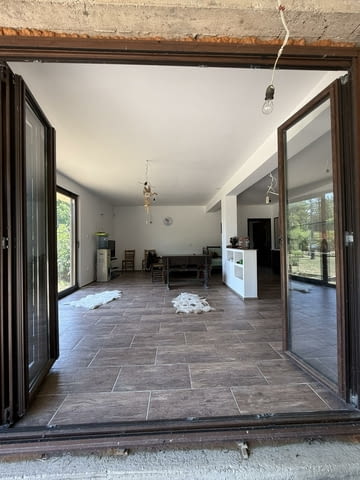 Просторна къща с 4 дка двор в село Голям Дол, област Стара Загора - снимка 10