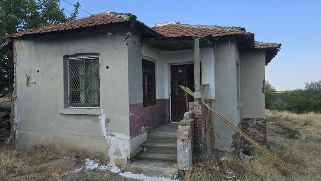 Къща с 1 дка двор в село Хаджиите, общ. Карнобат, село Хаджиите | Къщи / Вили - снимка 1