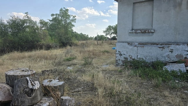 Къща с 1 дка двор в село Хаджиите, общ. Карнобат, село Хаджиите | Къщи / Вили - снимка 3