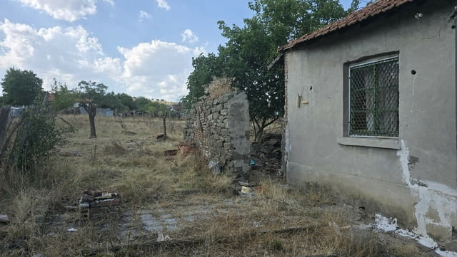 Къща с 1 дка двор в село Хаджиите, общ. Карнобат, село Хаджиите | Къщи / Вили - снимка 4